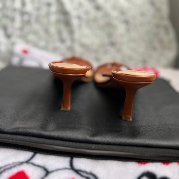 Express. Size 8. Brown. - Picture 3 of 3